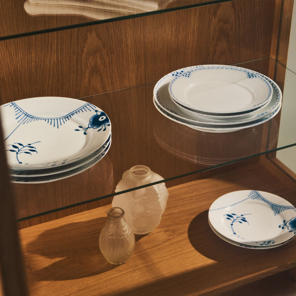 Blue Fluted Mega Plate, Decoration 2, 22 cm - US 3065