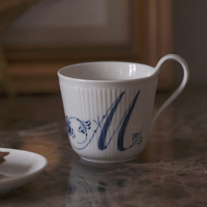 Alphabet Collection High Handle Cup, M, 33 cl - US 5066