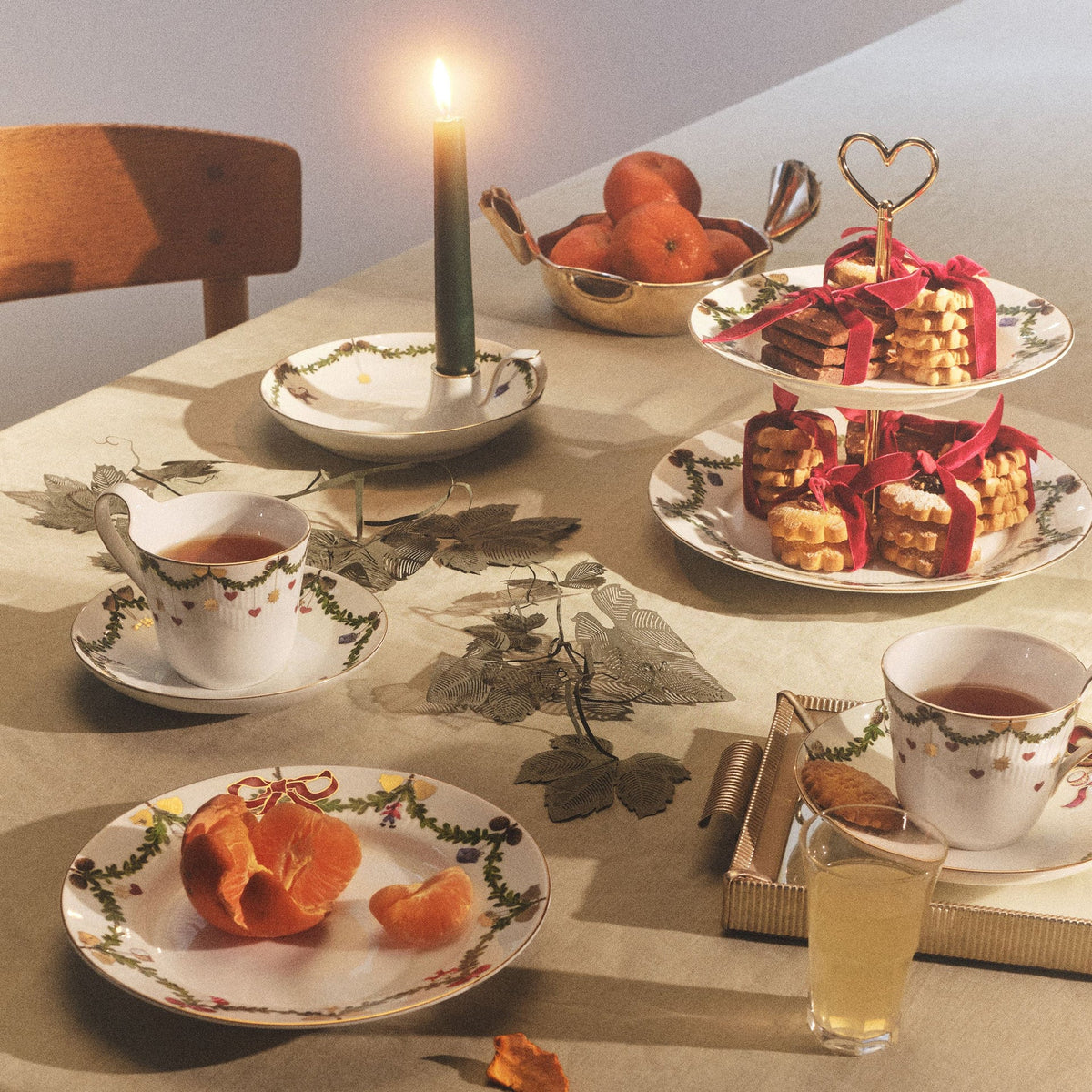 Star Fluted Christmas Étagère, 2 layers - US 3726