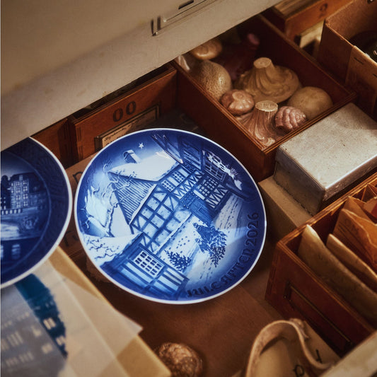 Blue Collectibles Bing & Grøndahl Christmas Plate 2026, Den Gamle By in Aarhus, 18 cm - US 2985